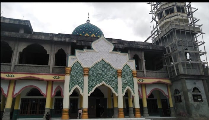 Mesjid Baitulrahim tempat beribadah sekaligus menjadi pusat kegiatan Kegamaan dan Sosial masyarakat