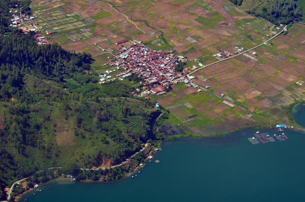 Toweren merupakan sebuah nama tempat yang berada di sisi selatan pinggiran danau lut tawar